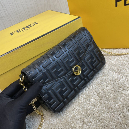 F is Fendi 체인 지갑